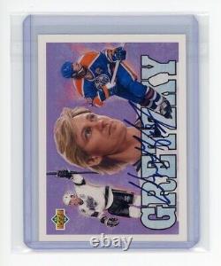 1992-93 Upper Deck Heroes #18 Wayne Gretzky Autograph AUTO (UDA #BAC50287)