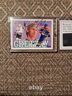 1992-93 Upper Deck Hockey Heroes Wayne Gretzky Checklist Autographed #18 Wayne