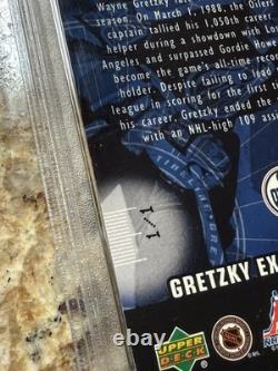 1999 Upper Deck Exclusives Platinum 1/1 Wayne Gretzky PSA 7