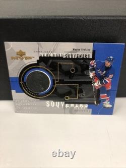 1999 upper deck wayne gretzky Game Used Souvenirs (puck)