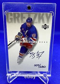2000-01 Upper Deck Sp Signs Of Greatness Wayne Gretzky Signature Auto /200