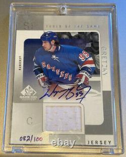 +2001 Upper Deck SP Game Used Tools of the Game Wayne Gretzky Auto Silver 82/100