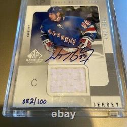 +2001 Upper Deck SP Game Used Tools of the Game Wayne Gretzky Auto Silver 82/100