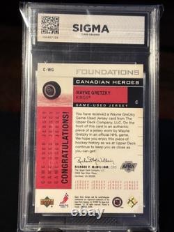 2002 Upper Deck Foundations Canadian Heroes Jerseys /95 Wayne Gretzky HOF #C-WG