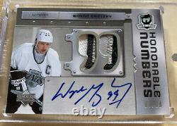 2006 07 Upper Deck The Cup Wayne Gretzky Honorable Numbers Patch Auto /99 SP