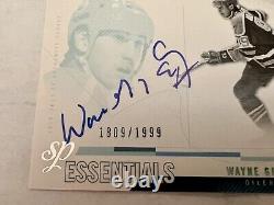 2010-2011 Upper Deck SP AUTHENTIC Wayne Gretzky Card Autograph #d /1999 WG HOLO