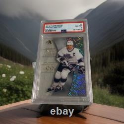 2012-13 Fleer Retro e-x 2001 #9 Wayne Gretzky Graded PSA 8 Rainbow Foil Acetate