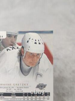 2014-15 Upper Deck Series 2 Ud Canvas Retired Wayne Gretzky #C254 SSP