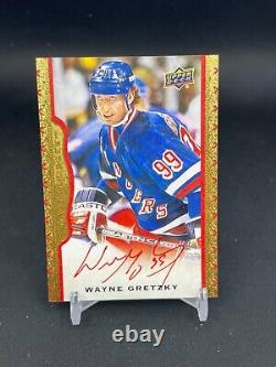 2014 Upper Deck Masterpieces Red Framed Cloth Autographs Wayne Gretzky #D/30