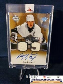 2015-16 Upper Deck Ultimate Collection Wayne Gretzky Signature Material 9/10