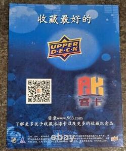 2017-18 Upper Deck NHL CHINA SERIES Hockey Card Uncut Panel & Folder Gretzky +