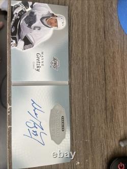 2017-18 Upper Deck Premier Signature Booklet Wayne Gretzky Kings