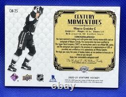 2020-21 Upper Deck stature Wayne Gretzky Century Momentous Glove Autograph 2/3