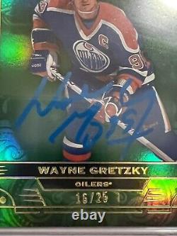 2022-23 Stature Wayne Gretzky GREEN AUTO /25