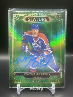2022-23 UD Stature Wayne Gretzky Auto Green Blue Ink /25 Oilers On Card