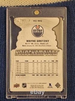 2022-23 Upper DeckWayne Gretzky Red Holo /65 #12 Edmonton Oilers HOF