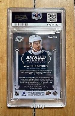 2022-23 Upper Deck Artifacts Award Winner /25 Wayne Gretzky #AWA-WG Auto PSA 8