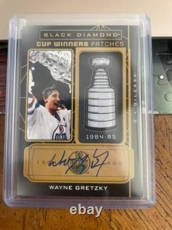 2022-23 Upper Deck Black Diamond Cup Winner #CW-WG Wayne Gretzky AUTO #'d 17/25