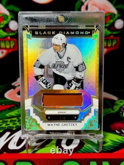 2023-24 Upper Deck Black Diamond Wayne Gretzky Patch /5 Leather Glove #BDB-WG