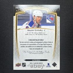 2024-25 Upper Deck Stature Legends Wayne Gretzky, #26 On Card Auto Gold /10