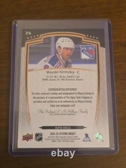 2024-25 Upper Deck Stature Legends Wayne Gretzky, #26 On Card Auto Gold /10