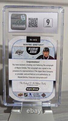 22-23 Upper Deck Synergy Rink Ink Gold Achievement #RI-WG Wayne Gretzky CGC 8.5