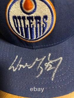 Autographed Wayne Gretzky Oilers hat with upper deck cert
