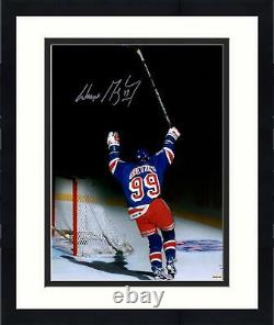 Frmd Wayne Gretzky NY Rangers Signed 16 x 20 Final Assist Photo Upper Deck
