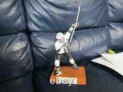 GARTLAN Wayne Gretzky Autographed Figure Upper Deck Certified