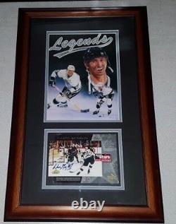 UDA Wayne Gretzky Signed Upper Deck 802 Goal Card Autographed Framed Magazine