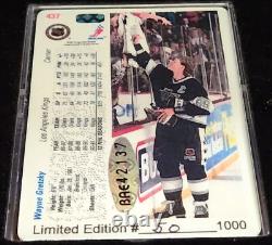 UD/Wayne Gretzky with2-Autographed Porcelain Signature Series-50/1000-with1979 RC/UG