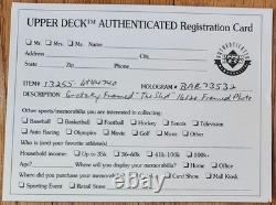 Upper Deck Authentic 13255 Wayne Gretzky Autographed Shot with CoA, 16 by 20