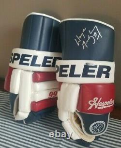 Upper Deck Authenticated Wayne Gretzky Autographed Hespesler Gloves Nrmt