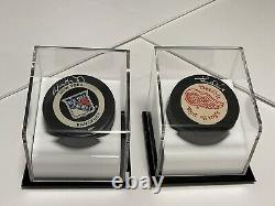 Upper Deck New York Rangers Wayne Gretzky/Gordie Howe Red Wings Puck Set & cert