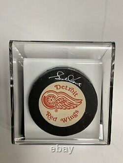 Upper Deck New York Rangers Wayne Gretzky/Gordie Howe Red Wings Puck Set & cert