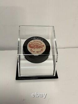 Upper Deck New York Rangers Wayne Gretzky/Gordie Howe Red Wings Puck Set & cert