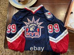 Upper Deck, Signed Wayne Gretzky Jersey, COA, Original Box