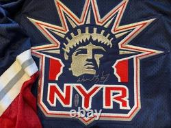 Upper Deck, Signed Wayne Gretzky Jersey, COA, Original Box