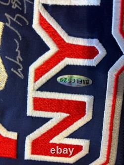 Upper Deck, Signed Wayne Gretzky Jersey, COA, Original Box