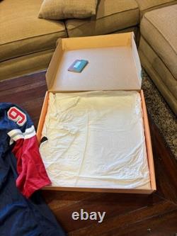 Upper Deck, Signed Wayne Gretzky Jersey, COA, Original Box