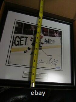 Upper Deck UDA Wayne Gretzky signed Framed Photo