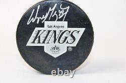 Upper Deck Wayne Gretzky Gordie Howe Signed Los Angeles Kings Game Puck Hologram