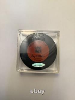 Upper Deck Wayne Gretzky LA Kings Autographed Hockey Puck