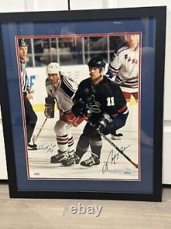 Upper Deck Wayne Gretzky Mark Messier Signed 16 x 20 Photo Framed Holograms Only