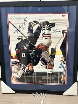 Upper Deck Wayne Gretzky Mark Messier Signed 16x20 Photo Framed Holograms Only