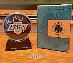 Upper Deck Wayne Gretzky Signed Los Angeles Kings Game Puck Hologram #AUC36647