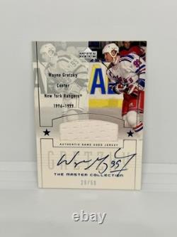WAYNE GRETZKY 2000 Upper Deck Master Collection Jersey Auto /50 Rangers #U-NY1