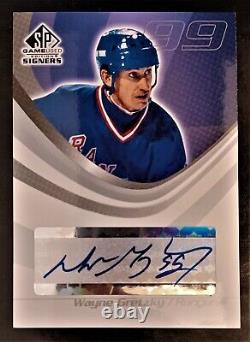 WAYNE GRETZKY-2004 UD SP Game Used AUTO/AUTOGRPAH RARE & MINT