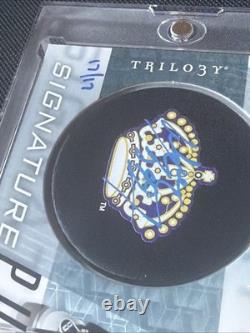 WAYNE GRETZKY-2016/17 UD Signature Pucks (#17/17) AUTO