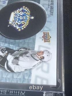 WAYNE GRETZKY-2016/17 UD Signature Pucks (#17/17) AUTO